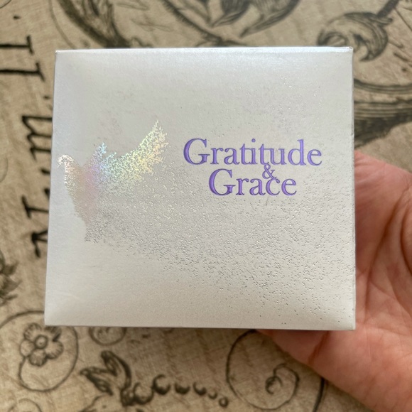Grace & Gratitude Faith Hope Love 3 tone pendant - Picture 6 of 6